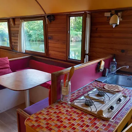 Bateau Sur Le Canal Du Midi Bateau-hôtel *